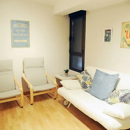 Dones En El Casco Historico De * Zaragoza