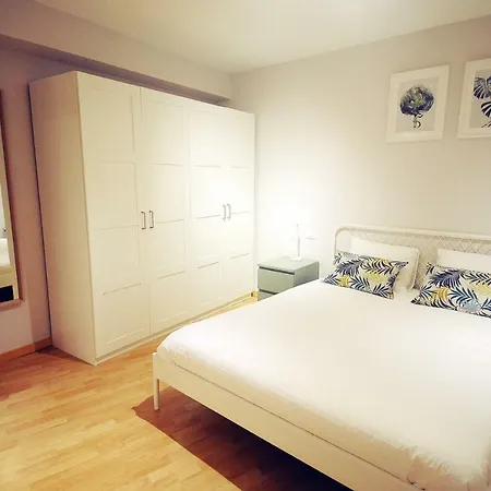 Dones En El Casco Historico De * 사라고사