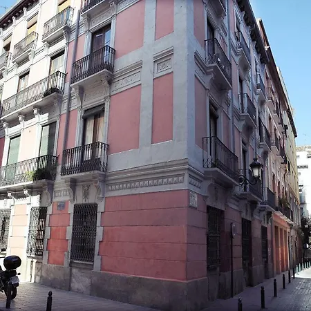 Dones En El Casco Historico De *