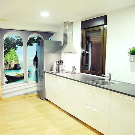 Dones En El Casco Historico De *