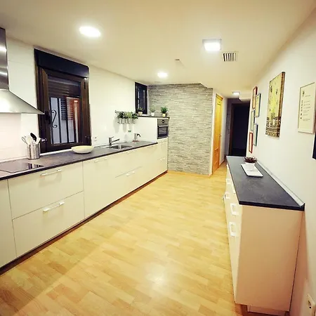 Dones En El Casco Historico De *