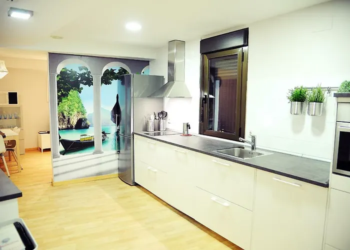 Dones En El Casco Historico De *